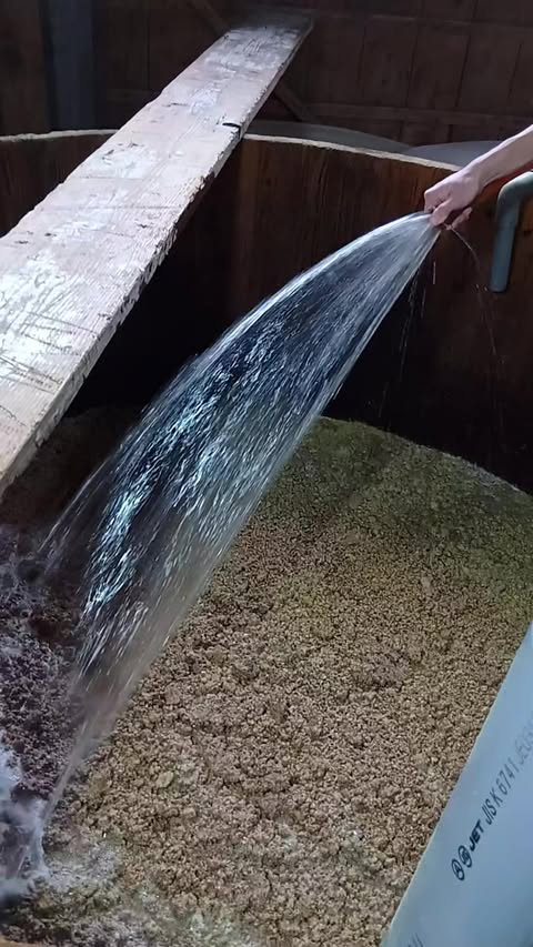 Wooden-Barrel Brewed White Soy Sause – Mellow, Bright, with a Soft Wheat Aroma 6.8oz/200ml